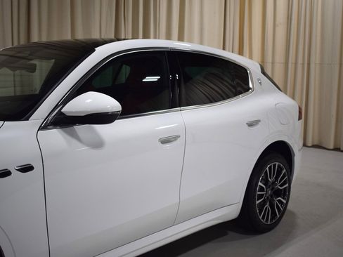 New 2025 Maserati Grecale GT image 2