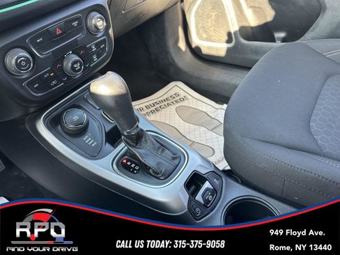 Used 2020 Jeep Compass Sport image 27