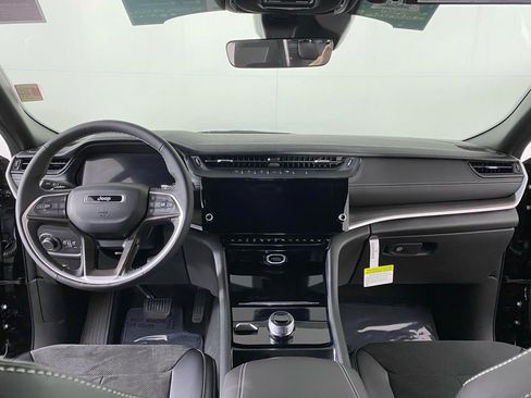 New 2026 Jeep Grand Cherokee Altitude image 21