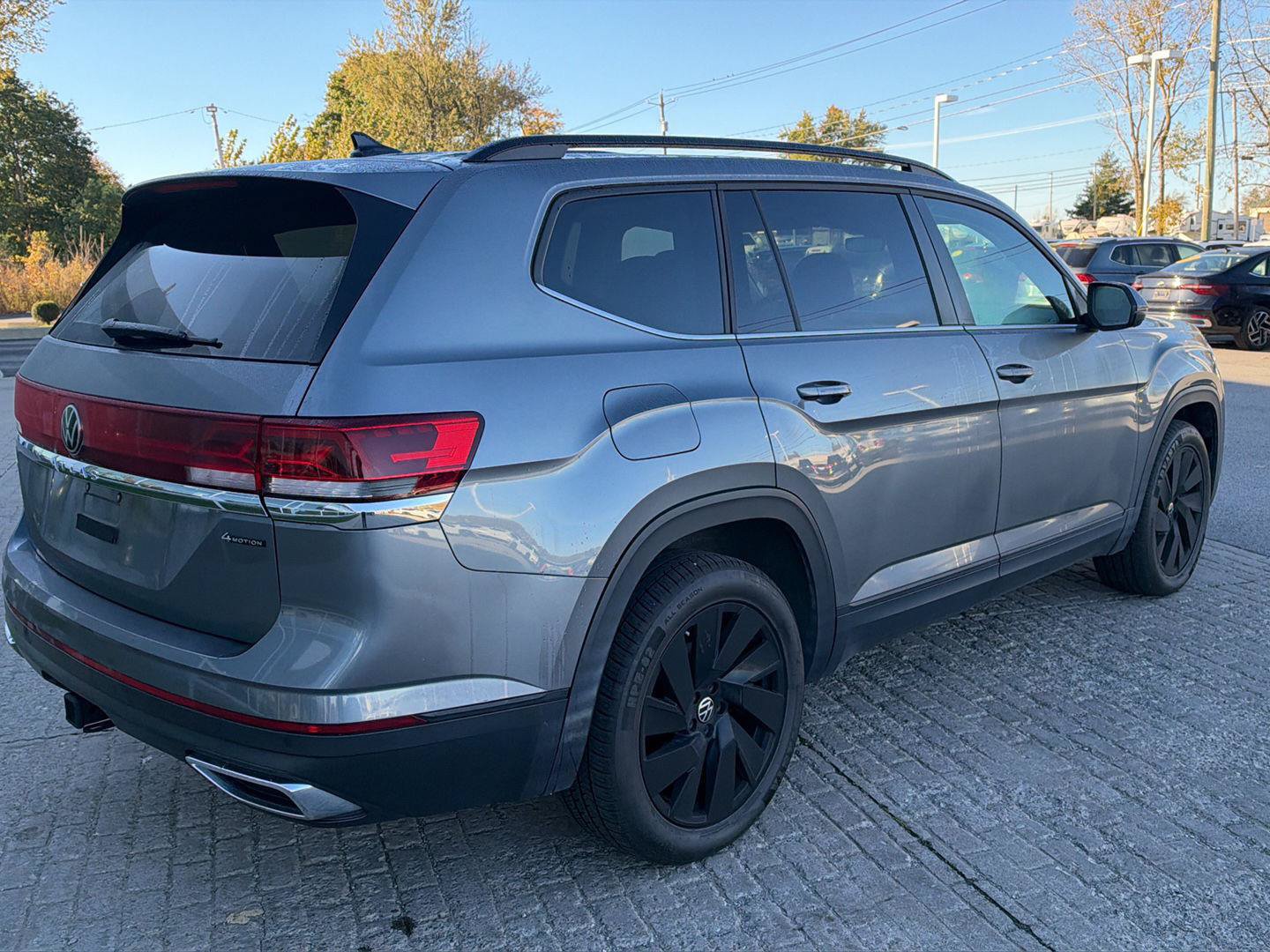 Used 2024 Volkswagen Atlas SE AWD/4WD image 6