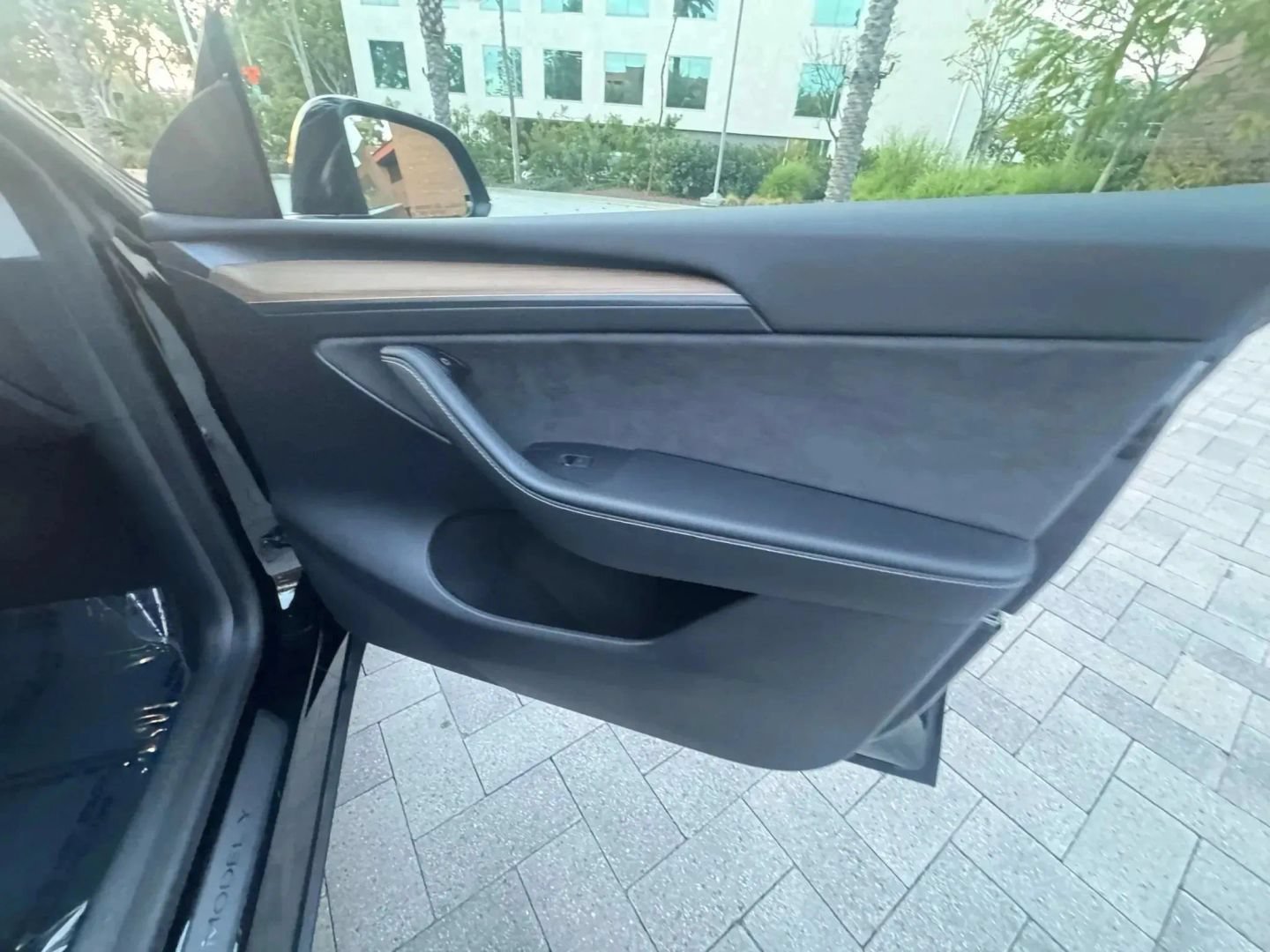 Used 2024 Tesla Model Y Long Range AWD/4WD image 24