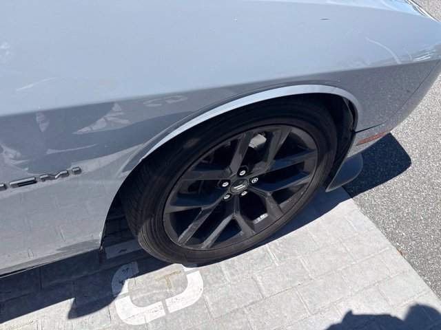 Used 2022 Dodge Challenger R/T w/ Driver Convenience Group RWD image 16