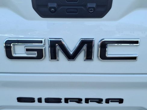 Used 2024 GMC Sierra 1500 AT4 w/ Technology Package AWD/4WD image 15