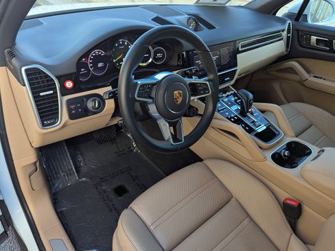 Certified 2022 Porsche Cayenne E-Hybrid image 4