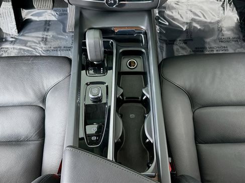 Used 2023 Volvo XC60 B5 Plus image 39