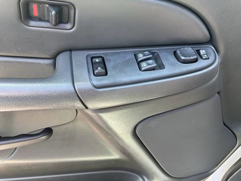 Used 2006 GMC Sierra 2500 SLE w/ Heavy-Duty Power Package image 23