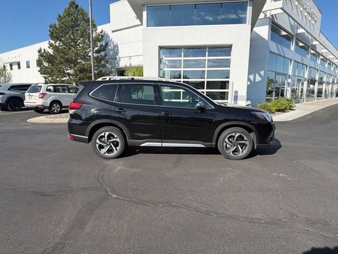Used 2023 Subaru Forester Touring AWD/4WD image 6