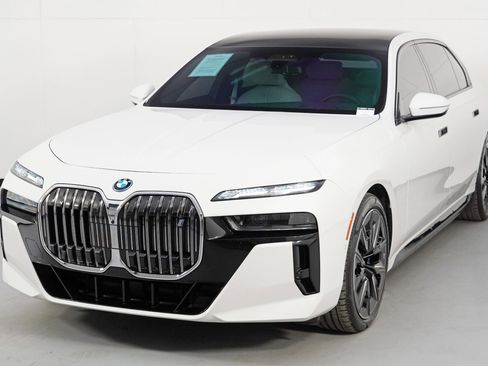 Used 2023 BMW i7 xDrive60 w/ Executive Package 2 image 63