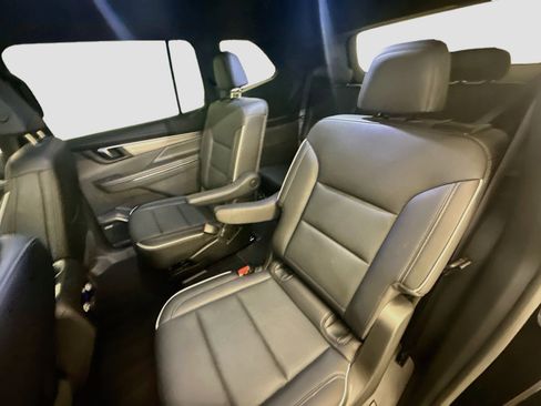 Used 2025 Buick Enclave Preferred AWD/4WD image 29