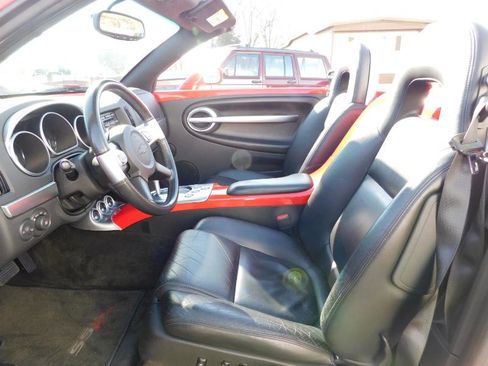 Used 2004 Chevrolet SSR w/ Preferred Equipment Group image 3