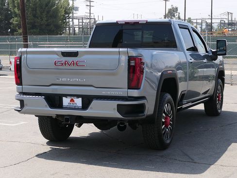 Used 2024 GMC Sierra 2500 Denali Ultimate AWD/4WD image 4