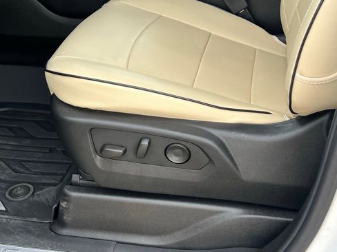 Used 2024 GMC Yukon XL SLT w/ SLT Luxury Package image 29