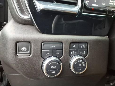 Certified 2025 GMC Sierra 1500 SLT image 24