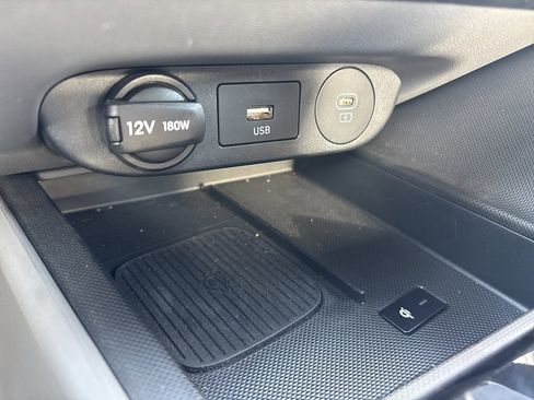 Used 2025 Hyundai Elantra SEL image 21