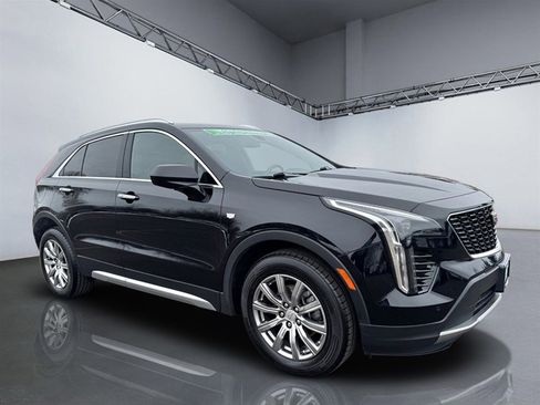 Used 2019 Cadillac XT4 Premium Luxury w/ Cold Weather Package image 8