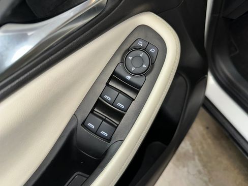 Certified 2024 Buick Encore GX Preferred w/ Comfort Package image 8