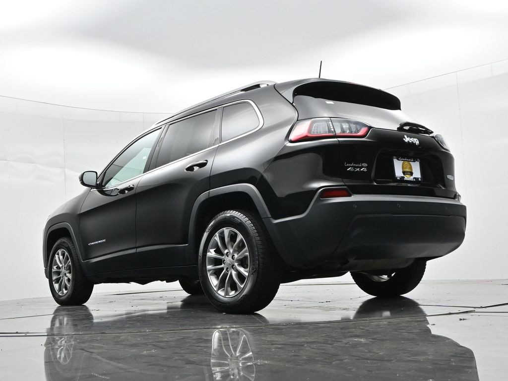 Used 2019 Jeep Cherokee Latitude Plus w/ Cold Weather Group AWD/4WD image 19