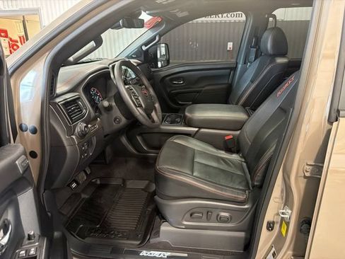 Used 2024 Nissan Titan PRO-4X w/ Pro-4x Convenience Package AWD/4WD image 17