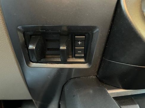 Used 2018 Ford F150 XLT w/ XTR Package image 25