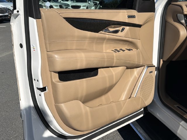 Used 2019 Cadillac Escalade Platinum RWD image 12