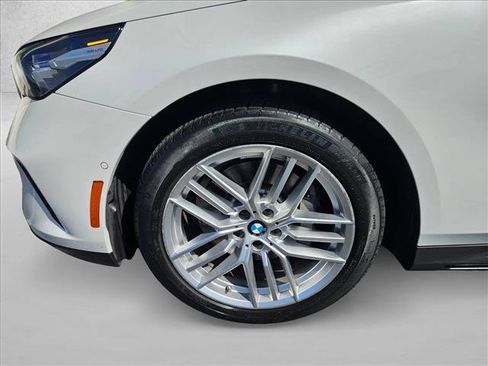 Used 2024 BMW 530i w/ Convenience Package RWD image 23