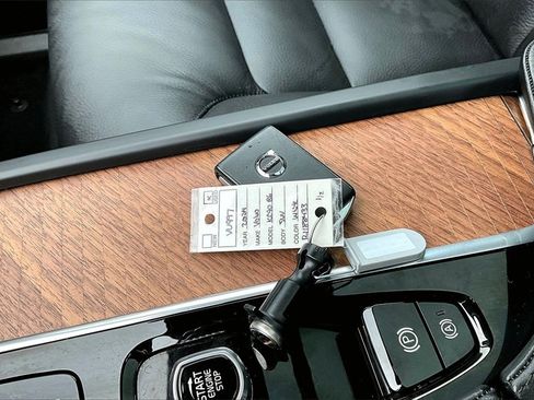 Used 2024 Volvo XC90 B6 Plus image 36