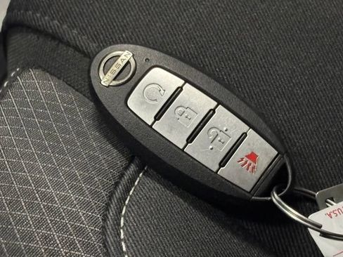 Used 2022 Nissan Pathfinder SV AWD/4WD image 36
