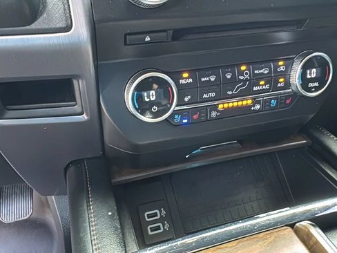 Used 2018 Ford Expedition Max Platinum AWD/4WD image 19