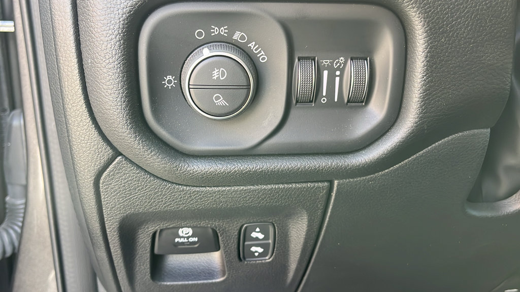 Used 2025 RAM 1500 Laramie w/ Sport Appearance Package AWD/4WD image 11