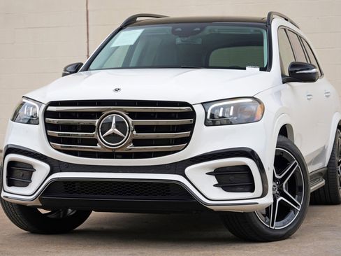 Used 2024 Mercedes-Benz GLS 450 4MATIC image 3