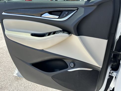 Used 2020 Buick Enclave Essence FWD image 22