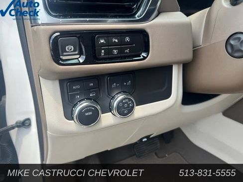 Used 2025 GMC Yukon Denali w/ Sun & Power Step Package AWD/4WD image 11