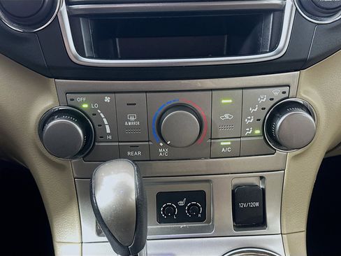 Used 2013 Toyota Highlander SE image 22