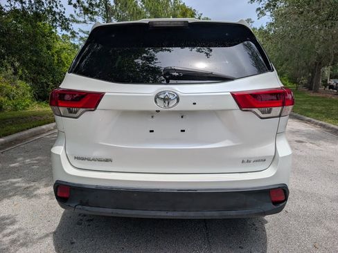 Used 2019 Toyota Highlander Plus AWD/4WD image 6
