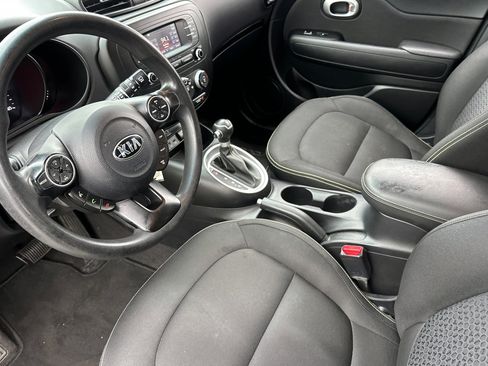 Used 2015 Kia Soul + image 9