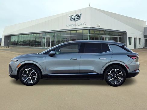 Used 2025 Chevrolet Equinox EV LT w/ Convenience Package image 3