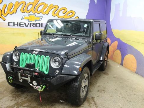 Used 2017 Jeep Wrangler Sahara w/ Dual Top Group AWD/4WD image 4