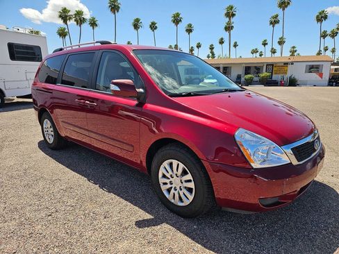 Used 2011 Kia Sedona LX FWD image 3