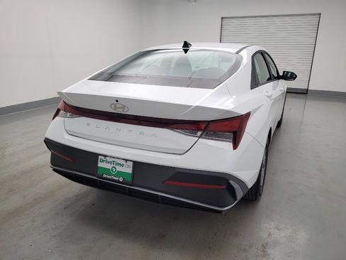 Used 2024 Hyundai Elantra SE FWD image 7