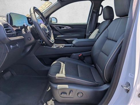 New 2026 Chevrolet Traverse High Country w/ LPO, Floor Liner Package AWD/4WD image 4
