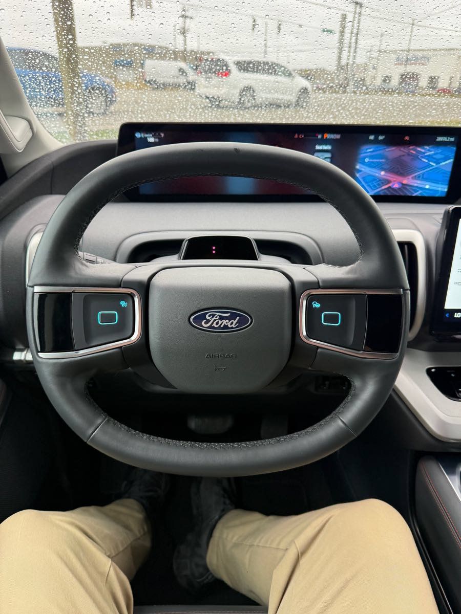 Used 2025 Ford Expedition Active AWD/4WD image 14