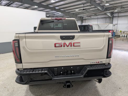 Used 2026 GMC Sierra 2500 AT4X AWD/4WD image 4