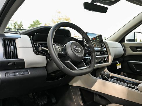 New 2025 Nissan Pathfinder SL image 20