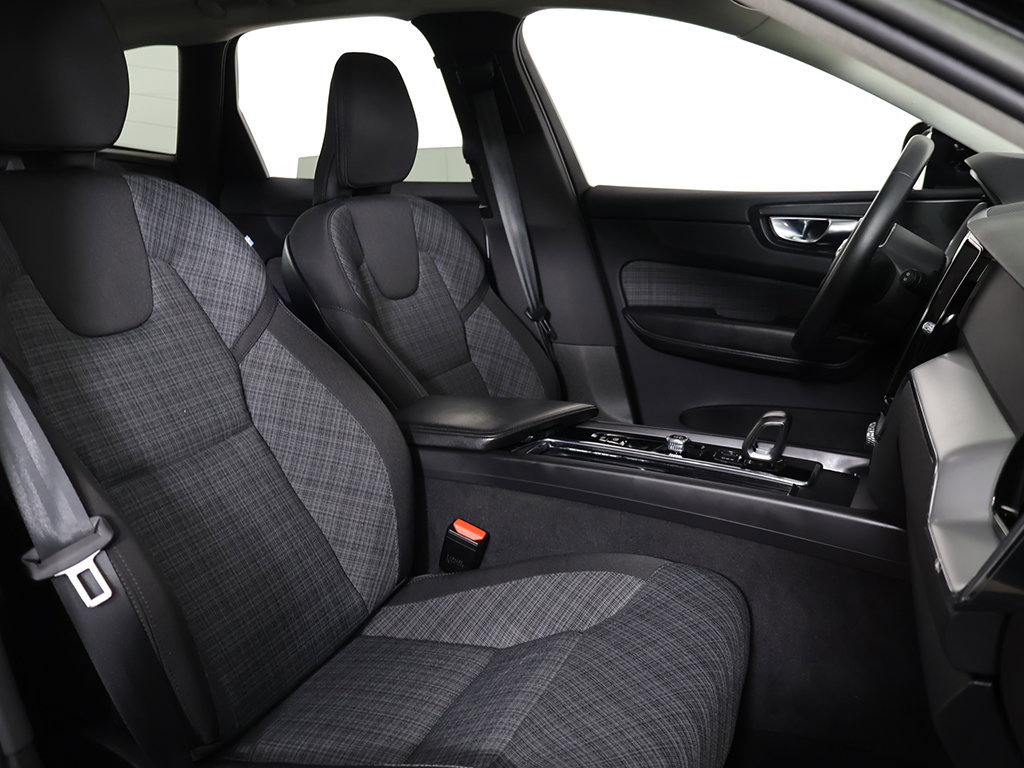 Used 2022 Volvo XC60 B5 Momentum AWD/4WD image 31