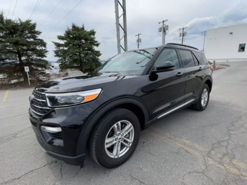 Used 2023 Ford Explorer XLT w/ Equipment Group 202A image 5