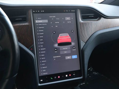 Used 2018 Tesla Model X 75D image 33