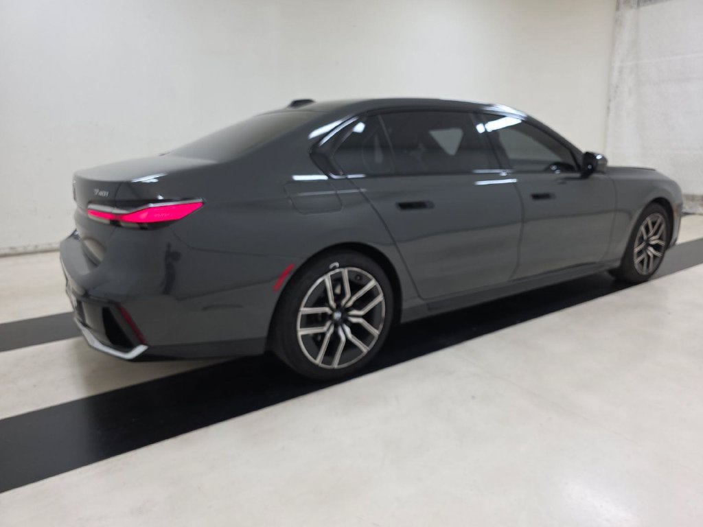 Used 2023 BMW 740i RWD image 2