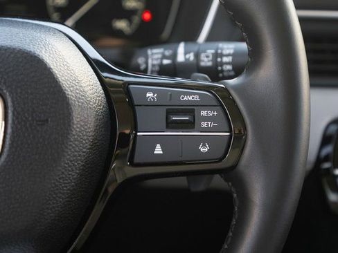 Used 2025 Honda Pilot EX-L image 28