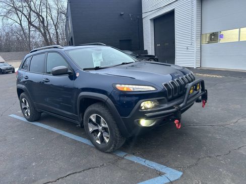 Used 2018 Jeep Cherokee Trailhawk w/ Comfort/Convenience Group image 8