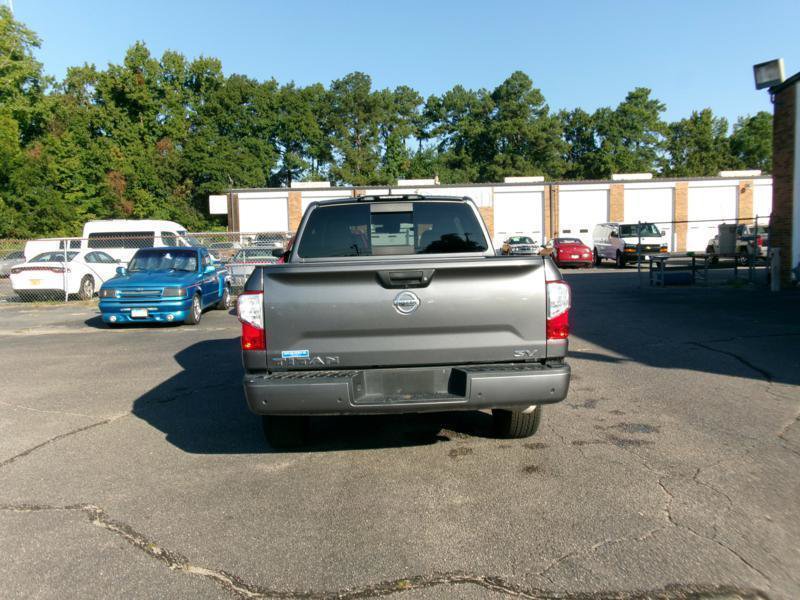 Used 2022 Nissan Titan SV RWD image 7